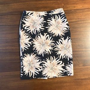 Ann Taylor Floral Pencil Skirt: Size 6